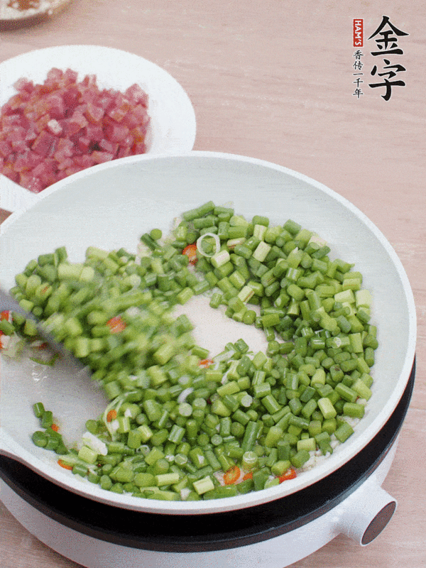 香肠小炒蒜苔的做法-香辣味炒菜谱-易网健康养生网 香肠小炒蒜苔的做法-香辣味炒菜谱