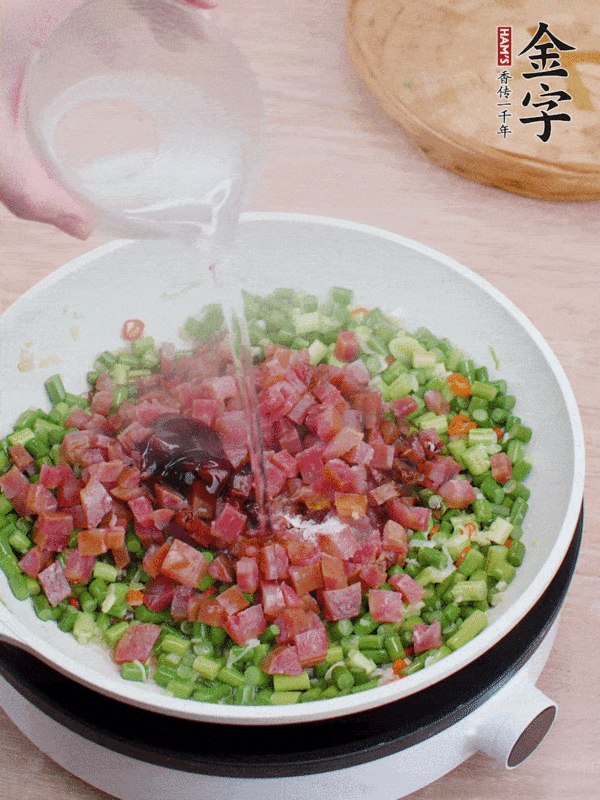 香肠小炒蒜苔的做法-香辣味炒菜谱-易网健康养生网 香肠小炒蒜苔的做法-香辣味炒菜谱
