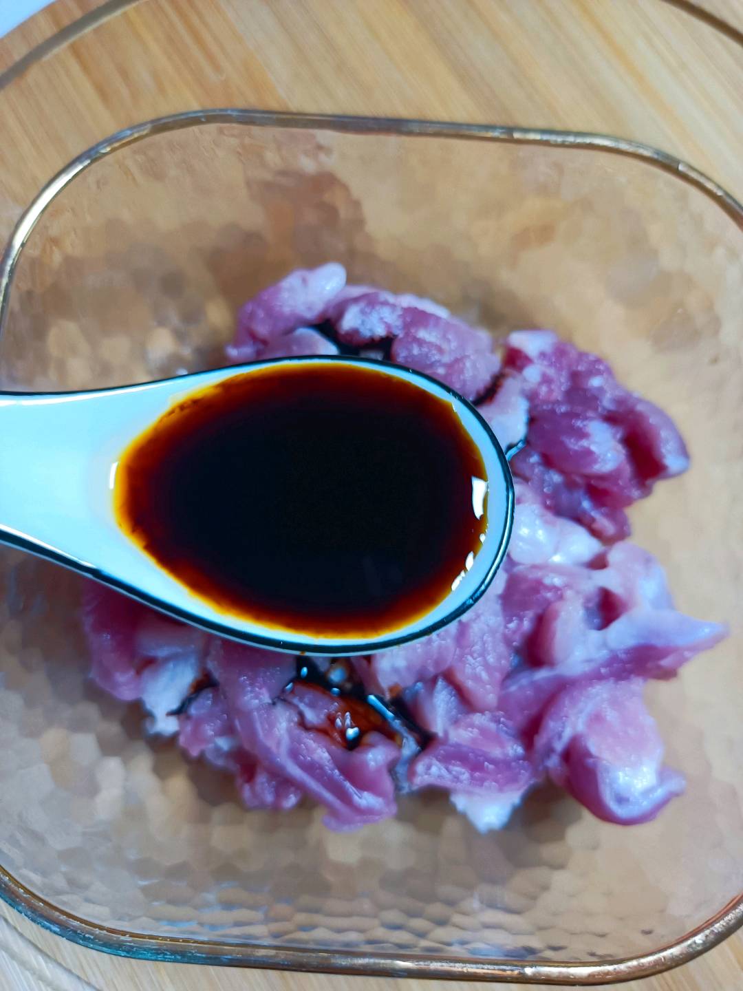 家常芹菜炒肉的做法-家常味炒菜谱