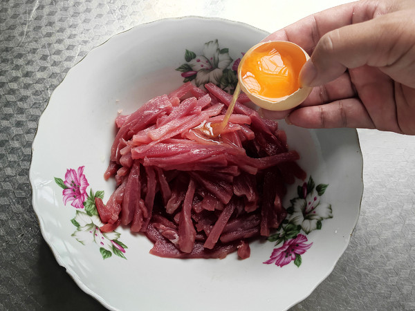 快手京酱肉丝的做法-酱香味炒菜谱-易网健康养生网 快手京酱肉丝的做法-酱香味炒菜谱