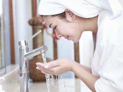 冬季用温水洗脸好吗 冬季洗脸要注意什么