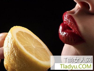 冬季女性润唇膏使用秘籍 塑造完美唇部