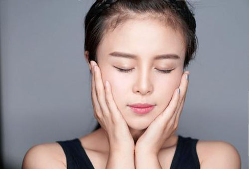 简单有效的美白小妙招 让皮肤白白嫩嫩-易网<a href=http://www.bryss.cn/ target=_blank class=infotextkey>健康养生</a>网 简单有效的美白小妙招 让皮肤白白嫩嫩