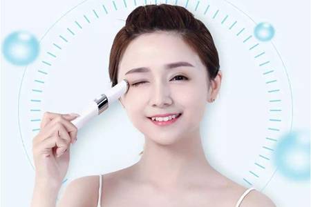 眼袋重是什么原因造成的，女性快速去除眼袋的四个方法