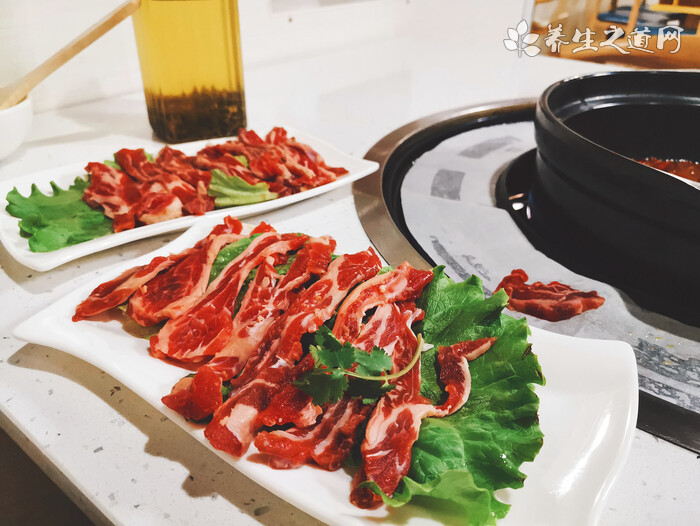 发臭隔夜肉洗了再卖 大润发回应 济南市监局：将依法依规进行处理