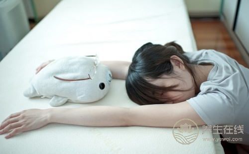 为什么中国人爱睡午觉?有什么说法吗 为什么中国人爱睡午觉?有什么说法吗