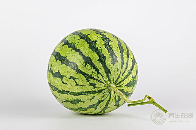 夏天吃西瓜是很爽，但这些事项还是得留心