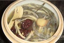 早秋皮肤养血润燥喝泥鳅红枣汤
