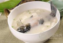 春季祛湿养脾，鲫鱼加点它们一起煲汤喝