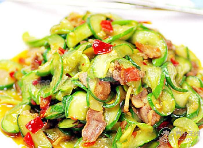 夏季必备菜品黄瓜 5种黄瓜食谱清爽可口-易网健康<a href=http://www.bryss.cn/jkys/ target=_blank class=infotextkey>养生</a>网 夏季必备菜品黄瓜 5种黄瓜食谱清爽可口