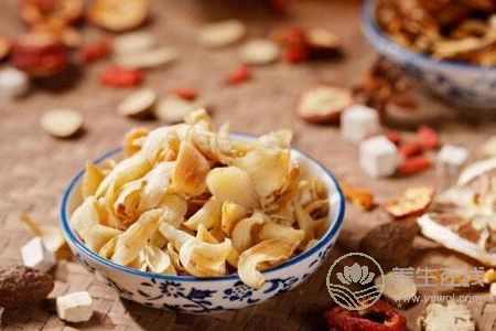 秋季养肺食物有哪些?秋季肺燥的症状有哪些?