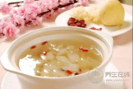 霜降有哪些养生食谱?霜降润肺健脾的银耳雪梨粥做法是什么?