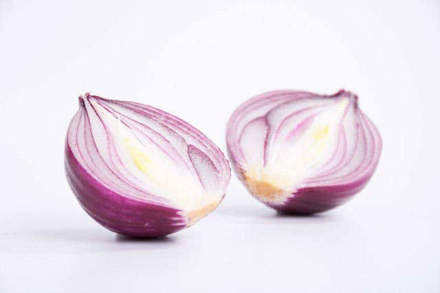 房间里放洋葱能杀菌吗?你还在做无用功吗?-易网健康养生网 房间里放洋葱能杀菌吗?你还在做无用功吗?