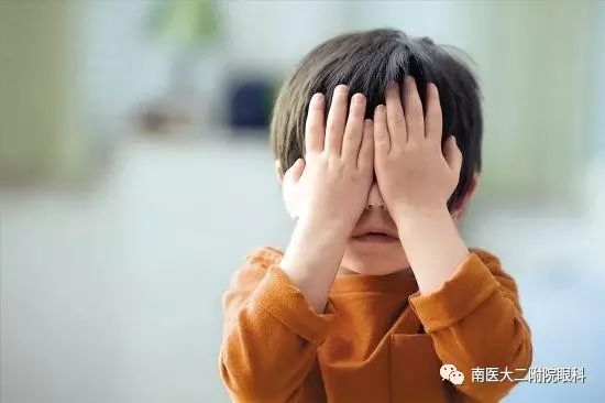 结膜炎的症状及治疗方法