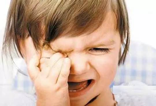 孩子近视的前期表现，家长您知道吗？
