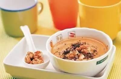 吃这四种食物能让你眼睛水润有光