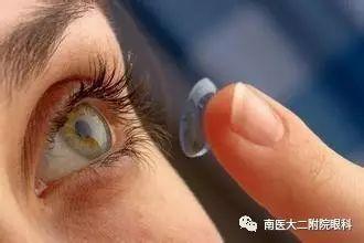 近视眼跑步戴不戴眼镜？