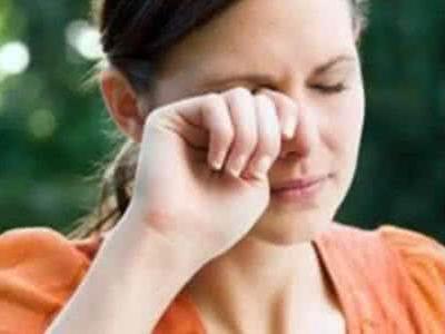 视力模糊眼睛胀痛，多看手机后如何护眼？