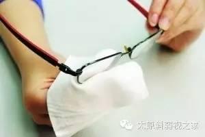 框架眼镜该如何进行护理？