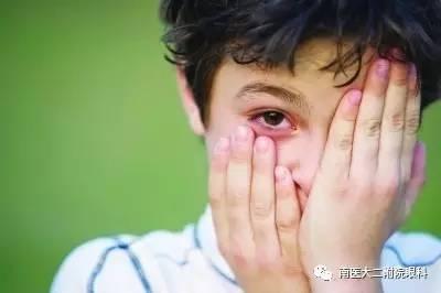 结膜炎的症状及治疗方法