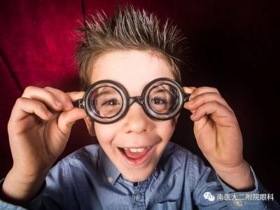 戴眼镜的几个误区，你知道多少？