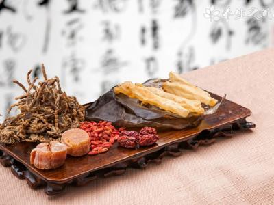 脚寒用什么泡脚